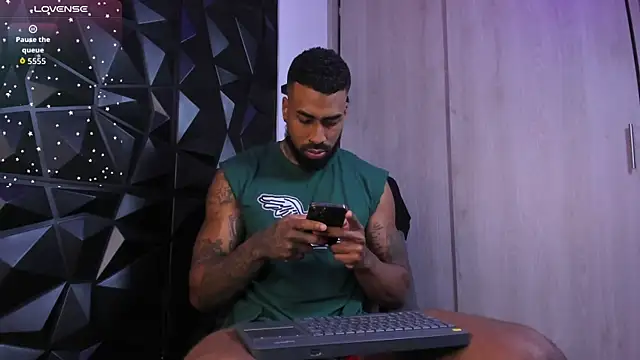 Snapshot of OstinDaniels chatting on October 9, 2025, 10:21 pm OstinDaniels online show from October 9, 2025, 10:21 pm