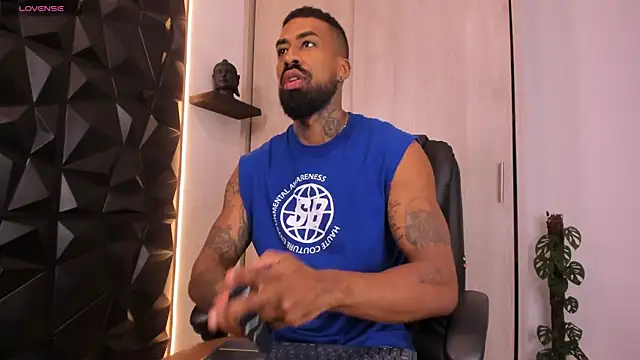 Snapshot of OstinDaniels chatting on November 18, 2025, 11:48 pm OstinDaniels online show from November 18, 2025, 11:48 pm