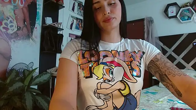 Snapshot of SarithaBunny chatting on February 17, 2025, 10:05 pm SarithaBunny online show from February 17, 2025, 10:05 pm