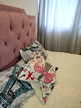 sarah lark  online show from October 1, 2025, 12:20 pm