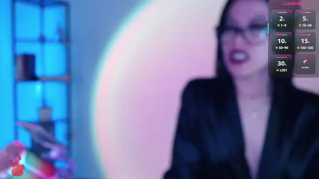 girldom online show from November 12, 2025, 3:38 pm