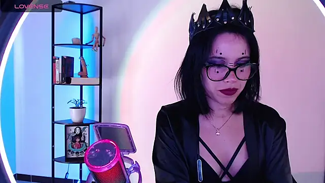 Snapshot of girldom chatting on October 14, 2025, 4:29 pm girldom online show from October 14, 2025, 4:29 pm