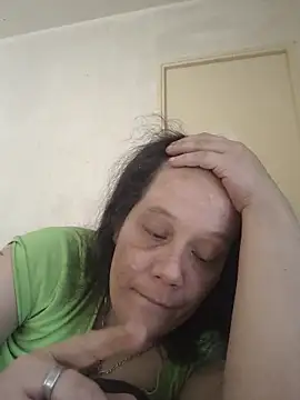 Snapshot of zeousseelphie chatting on June 7, 2026, 12:21 pm zeousseelphie online show from June 7, 2026, 12:21 pm