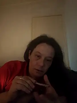 Snapshot of zeousseelphie chatting on April 28, 2026, 3:49 pm zeousseelphie online show from April 28, 2026, 3:49 pm