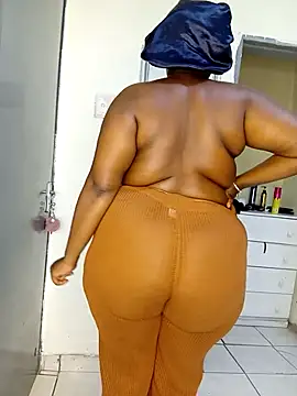 Snapshot of QUEEN_DIVAXX chatting on October 13, 2025, 4:41 pm QUEEN DIVAXX online show from October 13, 2025, 4:41 pm