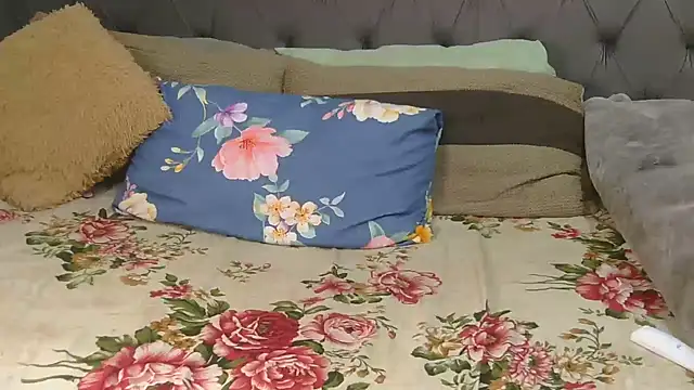 Snapshot of QUEEN_DIVAXX chatting on October 3, 2025, 7:59 pm QUEEN DIVAXX online show from October 3, 2025, 7:59 pm