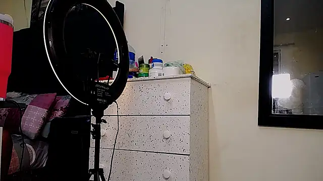 Snapshot of QUEEN_DIVAXX chatting on September 18, 2025, 8:56 pm QUEEN DIVAXX online show from September 18, 2025, 8:56 pm