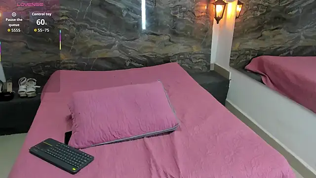 Snapshot of Agnes-23 chatting on October 8, 2025, 11:12 am Agnes-23 online show from October 8, 2025, 11:12 am