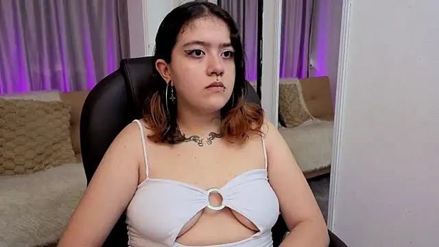 Niaa Stark online show from April 15, 2026, 7:51 pm