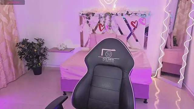 ZURY TAY online show from November 15, 2025, 11:58 am