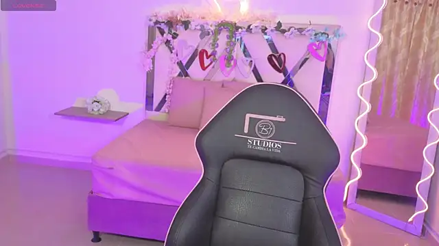 ZURY TAY online show from October 2, 2025, 11:35 am