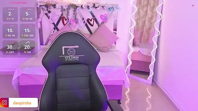 ZURY TAY online show from September 22, 2025, 11:49 am