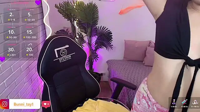 Snapshot of Bunni_tay chatting on October 20, 2025, 11:33 am Bunni tay online show from October 20, 2025, 11:33 am