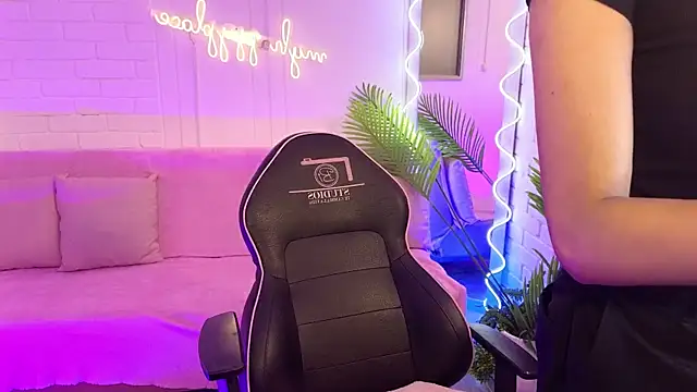 Snapshot of artemiss_tay chatting on October 10, 2025, 7:25 pm artemiss tay online show from October 10, 2025, 7:25 pm