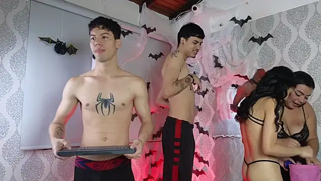 Snapshot of Twink_sensationx chatting on October 26, 2025, 1:33 pm Twink sensationx online show from October 26, 2025, 1:33 pm