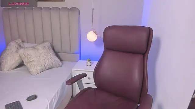 Snapshot of Dani_rosse_ chatting on October 1, 2025, 1:26 pm Dani rosse  online show from October 1, 2025, 1:26 pm