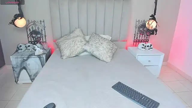 Snapshot of Dani_rosse_ chatting on October 27, 2025, 7:37 pm Dani rosse  online show from October 27, 2025, 7:37 pm