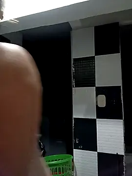 Snapshot of Lady_16 chatting on September 23, 2025, 10:39 pm Lady 16 online show from September 23, 2025, 10:39 pm