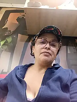 Snapshot of Lady_16 chatting on September 13, 2025, 12:10 am Lady 16 online show from September 13, 2025, 12:10 am