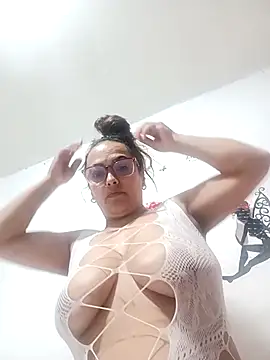 Snapshot of Lady_16 chatting on September 20, 2025, 11:37 am Lady 16 online show from September 20, 2025, 11:37 am