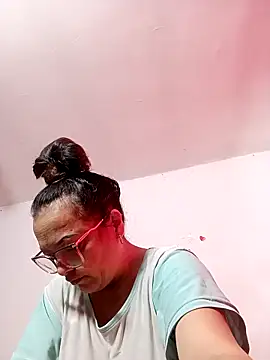 Snapshot of Lady_16 chatting on October 17, 2025, 1:57 pm Lady 16 online show from October 17, 2025, 1:57 pm