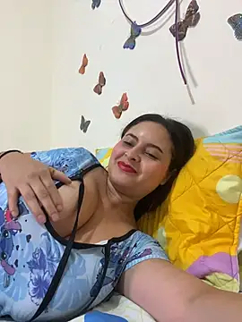 Roxy Skye online show from November 18, 2025, 9:45 am