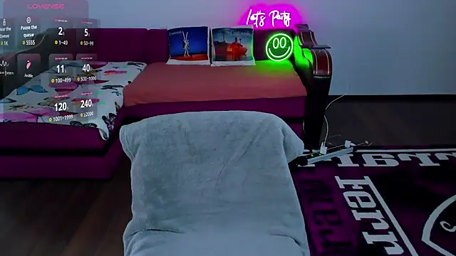 MiaKiittyy online show from December 1, 2025, 1:28 am