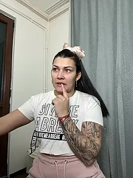 MiaKiittyy online show from February 25, 2026, 11:15 pm