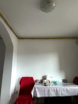 MiaKiittyy online show from September 10, 2025, 1:21 pm