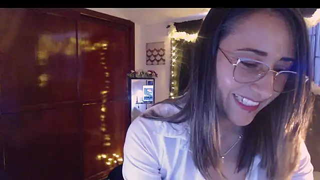 Snapshot of Sofia-mel chatting on October 8, 2025, 7:47 pm Sofia-mel online show from October 8, 2025, 7:47 pm