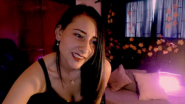 Snapshot of Sofia-mel chatting on October 1, 2025, 8:35 pm Sofia-mel online show from October 1, 2025, 8:35 pm