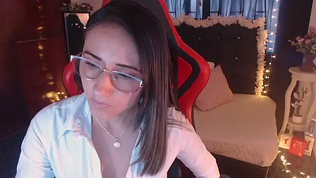 Snapshot of Sofia-mel chatting on October 15, 2025, 2:47 pm Sofia-mel online show from October 15, 2025, 2:47 pm