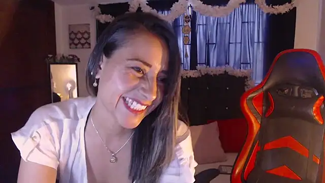 Snapshot of Sofia-mel chatting on October 7, 2025, 3:02 pm Sofia-mel online show from October 7, 2025, 3:02 pm