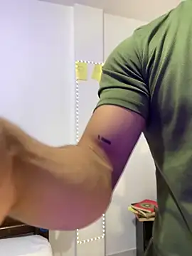 Snapshot of DeimonOficial chatting on October 16, 2025, 10:51 pm DeimonOficial online show from October 16, 2025, 10:51 pm