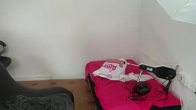 Queen Naomi online show from September 13, 2025, 7:58 pm