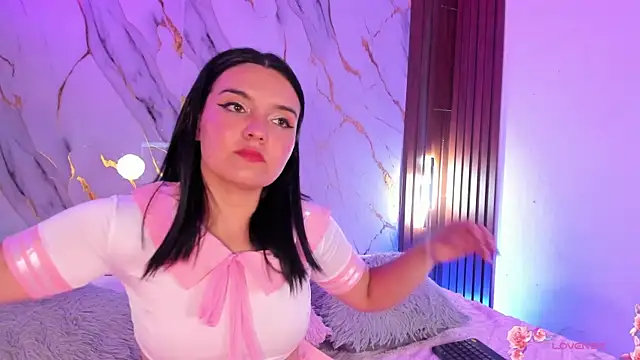 alicecute77 online show from May 17, 2026, 12:43 am