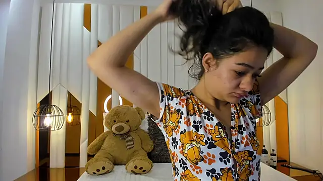 ValeriaPrado online show from November 10, 2025, 11:15 am