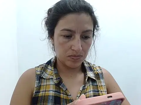 Snapshot of SarahFriendly chatting on May 3, 2026, 10:02 pm SarahFriendly online show from May 3, 2026, 10:02 pm