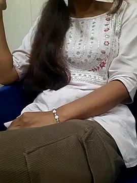 Snapshot of Aarti-kumri chatting on October 7, 2025, 6:14 am Aarti-kumri online show from October 7, 2025, 6:14 am