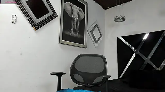 Jakelauren1 online show from September 28, 2025, 7:43 pm