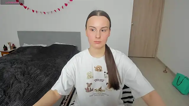 Snapshot of Kelly_Cartier chatting on February 17, 2026, 12:02 pm Kelly Cartier online show from February 17, 2026, 12:02 pm