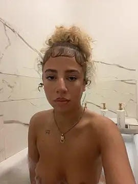 Snapshot of Aurorajadex chatting on October 10, 2025, 11:05 pm Aurorajadex online show from October 10, 2025, 11:05 pm