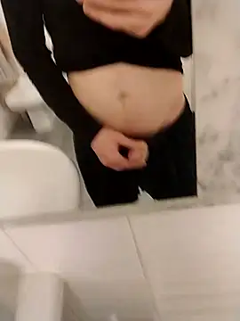 Snapshot of Baldassarre1990 chatting on November 2, 2025, 1:32 am Baldassarre1990 online show from November 2, 2025, 1:32 am