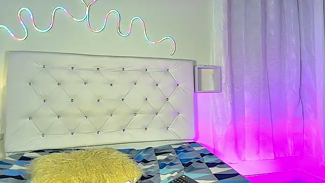 Snapshot of tatixxxvega chatting on September 19, 2025, 1:37 pm tatixxxvega online show from September 19, 2025, 1:37 pm