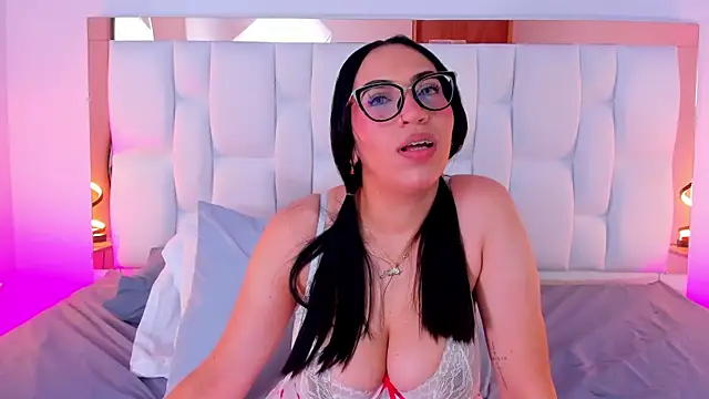 Camille Juicy online show from October 3, 2025, 12:50 pm