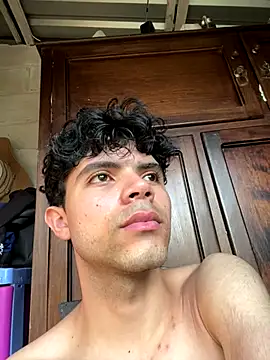 Axel-Mejia online show from December 14, 2025, 8:47 pm