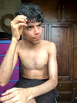 Axel-Mejia online show from October 31, 2025, 7:10 pm