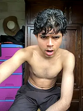 Axel-Mejia online show from October 27, 2025, 7:37 pm