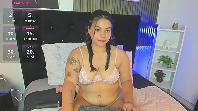 Snapshot of nanny__cute chatting on October 14, 2025, 3:18 am nanny cute online show from October 14, 2025, 3:18 am