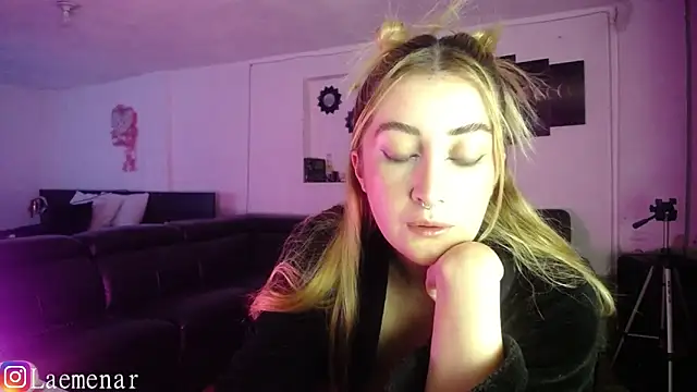 Saraa-Smith online show from November 7, 2025, 7:40 pm